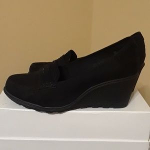 CLOUDWALKERS BY AVENUE - BLACK LOAFERS - SIZE 9W